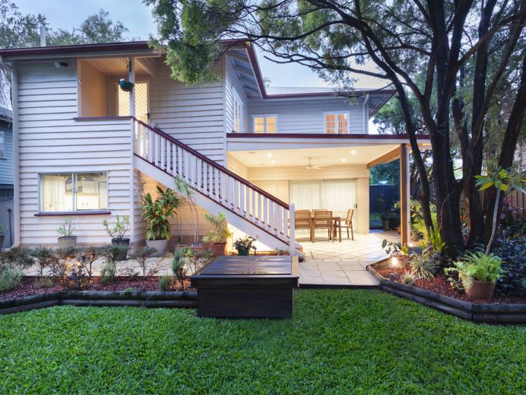 Stylish Australian Home Dusk